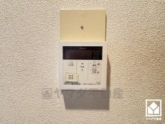 ボタン1つで自動でお湯張りができるオートバス機能付き。