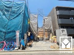 浴室はボタン1つで自動でお湯張りができるオートバス機能付き。追い炊き機能もございますので、いつでも温かいお風呂に入ることができます。