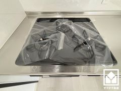 毎日の料理がもっとスムーズに。便利な3口コンロ付きキッチン。