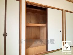 押入にはお客様用の座布団や寝具も収納可能。