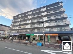 イオンスタイルや無印良品、セリアなどが出店するショッピングモール「コロワ甲子園」まで徒歩9分。飲食店や専門店も豊富で、お買い物には困りません。