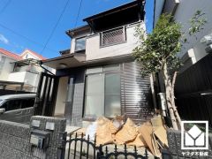 収納力豊富なウォークインクローゼット付き。お洋服はもちろん、スーツケースなどの大物もしっかり収納できます。