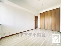 約5.9帖の洋室です。お子様のお部屋などにも丁度良い広さです。