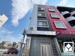 洗練された外観デザインが、住まう誇りを演出。街並みに馴染みながらも、ひときわ目を引く存在感。