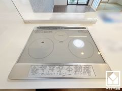 安全性と使いやすさを兼ね備えたIHクッキングヒーターで快適なキッチンライフ。お手入れもラクラクです。