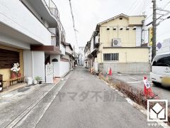 阪急電鉄神戸線「塚口」駅まで徒歩約5分、JR福知山線「塚口」駅まで徒歩約16分の立地。