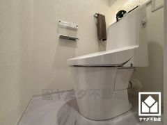 明るく清潔感溢れるトイレです。