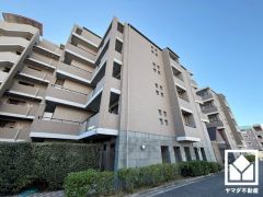 玄関にはシューズボックスを完備。家族の靴もしっかり収納できるので、玄関がいつも片付き、気持ちよくお客様を迎えられます。