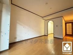 心地よい空間が広がるリビングで、家族みんなが快適に過ごせる時間を提供。