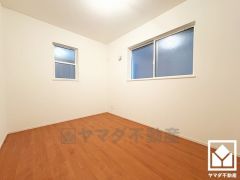 クローゼット付きの洋室としてもお使いいただけます。独立したお部屋なのでプライベートな時間をゆったり過ごせそうです。