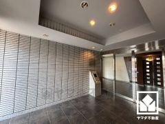 安心と快適を兼ね備えたエントランス。オートロック＆宅配ボックス完備で、暮らしの利便性を高めます。