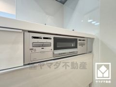 調理に手間がかかりがちな肉や魚を、短時間でサッと焼き上げることができるグリル付き。