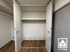 新たに家具を買わなくても良いので、ハンガーパイプ付きのクローゼットは嬉しいですね。