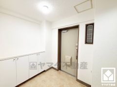 玄関にはシューズボックスを完備。家族の靴もしっかり収納できるので、玄関がいつも片付き、気持ちよくお客様を迎えられます。