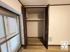 クローゼットは奥行きがあるので、収納力も申し分ありません。