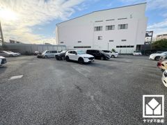 駐車場使用権付き（使用料無償）。重い荷物や雨の日の移動もスムーズで、快適なカーライフを実現。