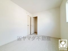 約6帖の洋室です。お子様のお部屋などにも丁度良い広さです。