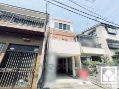 浴室には小窓が付いているので、こもりがちな湿気もすぐ取り除くことができます。