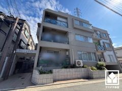 「セブンイレブン尼崎椎堂1丁目店」まで徒歩3分、「業務スーパー園田店」まで徒歩9分など、お買い物施設が徒歩圏内に複数あり便利な住環境です。