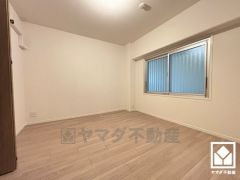 約7帖の洋室です。全居室に窓がございます。全居室フローリングでお掃除ラクラクです。