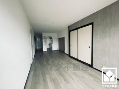 心地よい空間が広がるリビングで、家族みんなが快適に過ごせる時間を提供。