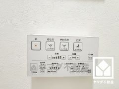 温水洗浄便座付きで、季節を問わずいつでも温かい便座をお使いいただけます。