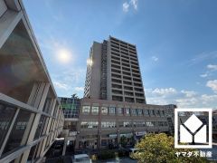 複数基のエレベーターを設置し、待ち時間を短縮。快適な住まいへのアクセスをスムーズに。