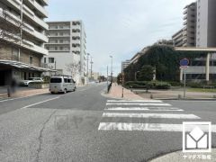 宅配ボックスも完備しています。留守でも安心、荷物の受け取りをスムーズに。