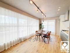 自然光を取り込む、開放感あふれる暮らし。隅々まで光が降り注ぎ、明るく心地の良い空間。