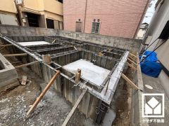 阪急電鉄神戸線「武庫之荘」駅まで徒歩約18分、JR東海道本線「甲子園口」駅まで徒歩約20分の立地。