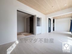 広々17.7帖のLDKが魅力。家族全員がリラックスできる、ゆったりとした快適リビングで温かい団らんの時間を。