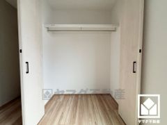 新たに家具を買わなくても良いので、ハンガーパイプ付きのクローゼットは嬉しいですね。