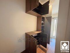 玄関にはシューズボックスを完備。家族の靴もしっかり収納できるので、玄関がいつも片付き、気持ちよくお客様を迎えられます。