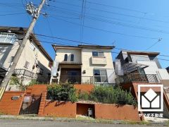 落ち着いた色合いと品のあるデザイン。帰るたびに安心感を感じられる佇まい。