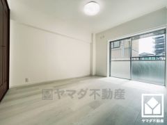 バルコニーにつながるお部屋で、通風・陽当たり良好。