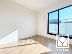 全居室に窓がございます。明るい陽光がたっぷり差し込む心地よい生活空間です。