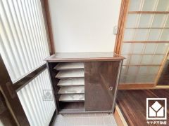 玄関にはシューズボックスを完備。家族の靴もしっかり収納できるので、玄関がいつも片付き、気持ちよくお客様を迎えられます。