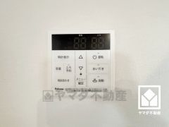 ボタン1つで自動でお湯張りができるオートバス機能付き。