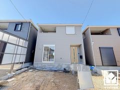 落ち着いた色合いと直線的な美しさが調和したモダンな外観。帰るたびに安心感を感じられる佇まい。