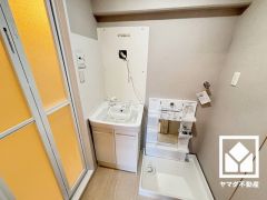 収納付き洗面台の為スッキリお使い頂けます。