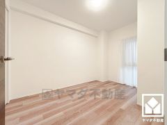 約5帖の洋室です。お子様のお部屋などにも丁度良い広さです