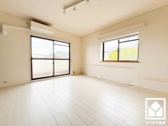 自然光を取り込む、開放感あふれる暮らし。隅々まで光が降り注ぎ、明るく心地の良い空間。