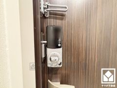 防犯性の高いスマートキーを完備。鍵穴がないためピッキングが不可能な構造です。