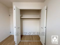 新たに家具を買わなくても良いので、ハンガーパイプ付きのクローゼットは嬉しいですね。