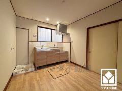 室内洗濯機置場がございますので、天候に左右されず洗濯していただけます。