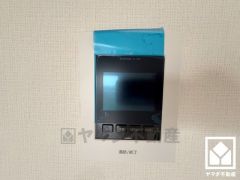 突然の来訪時でも安心なモニター付きインターホンを完備。お留守番中のお子様でも簡単に来訪者の確認ができます。