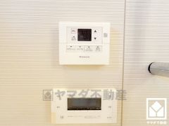 浴室暖房乾燥機付き。真冬の寒い浴室を暖かく、また雨の日の洗濯物の乾燥にと多用途に活躍する機能です。発汗作用や美肌効果のある4種類のミストサウナ機能も付いており、短時間で体の芯まで温めることができます。