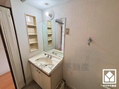 収納付き洗面台の為スッキリお使い頂けます。