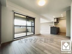 シンプルで美しいデザインのリビングが、毎日の生活に彩りを添える。