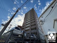 作業動線が最短距離で効率良く動けるL型キッチンで、コーナー部分の作業スペースをより広く確保できているのも魅力です。